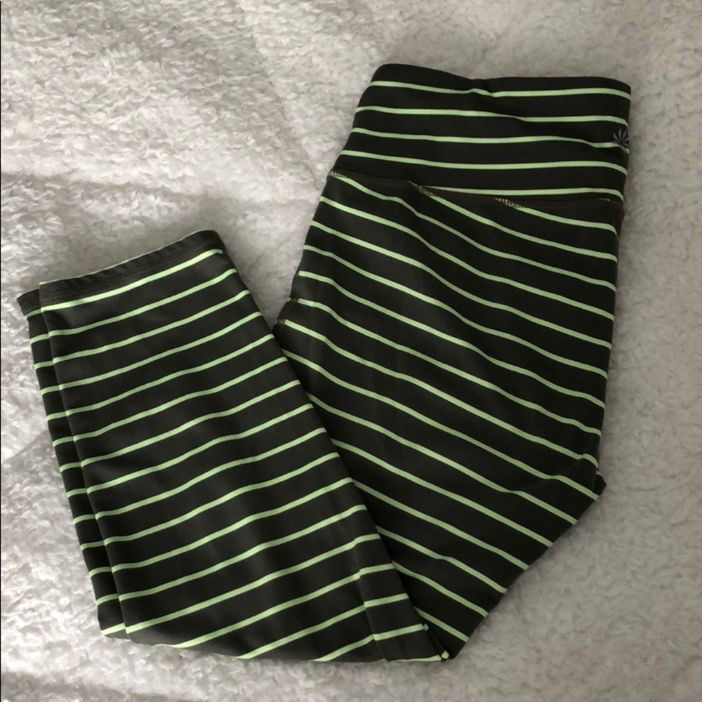 athleta size small cropped leggings